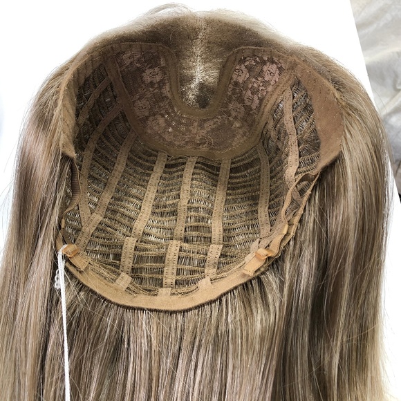 NWT Blond Straight Bob Lace Front Wig Average Size - Picture 8 of 8